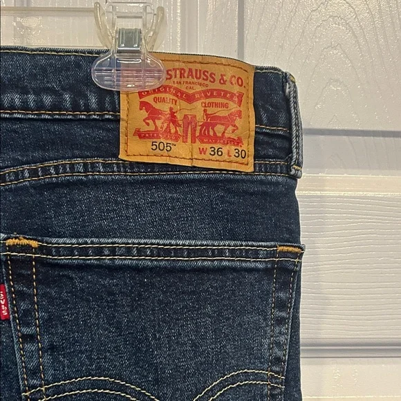 Men's Levi Blue Jeans - Picture 6 of 9